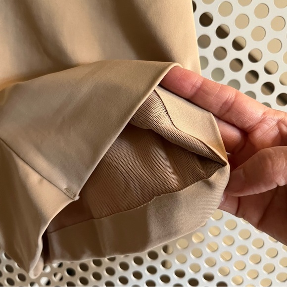 Assets by Spanx High Waisted Super Slimming Shorts Large Sand Inseam 3” NWOT - Picture 4 of 7